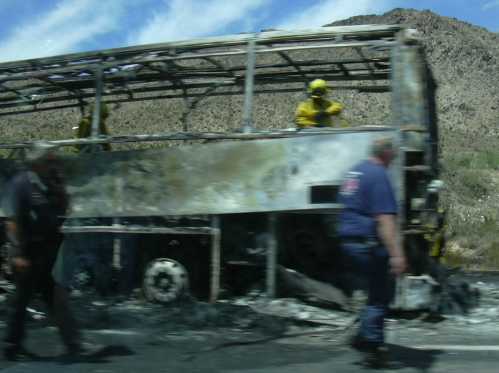 2003-0807-burnt-bus-outside-las-vegas.jpg