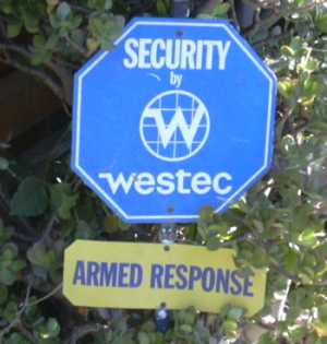 2003-0810-venice-armed-response-sign-los-angelesign.jpg