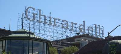 2003-0812-fishermans-wharf-ghiradellis-sign.jpg
