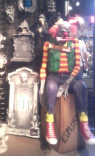 2005-0824-halloween-adventure-evil-clown.jpg
