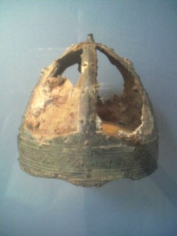 2005-0823-met-ostrogoth-helmet.jpg
