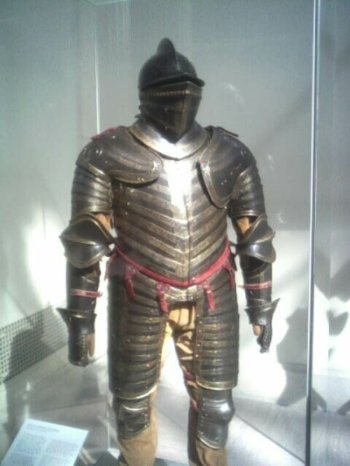 2005-0823-met-henry-8-armor.jpg