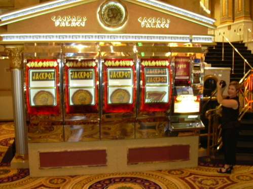 2003-0806-denise-giant-slot-machine-las-vegas.jpg